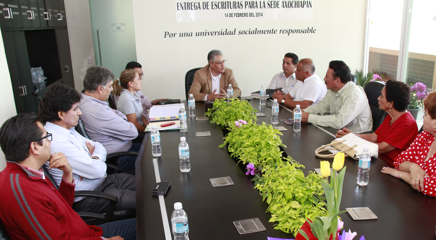 Recibe UAEM Escrituras De Predio Para Construir Sede En Axochiapan