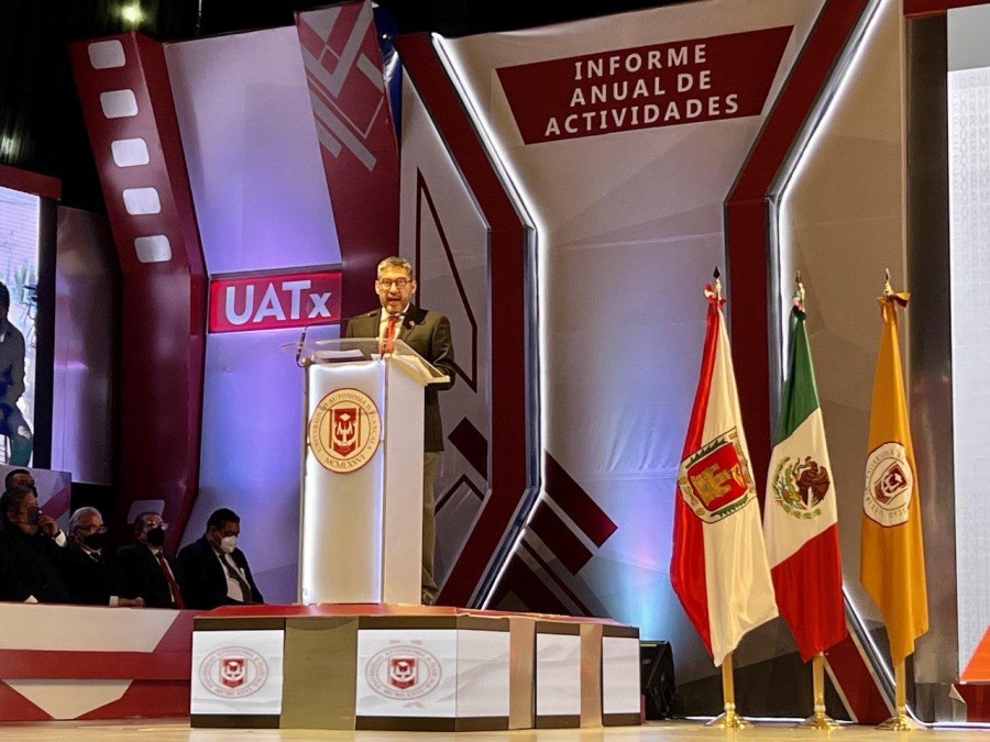 El rector de la #UAEM Dr. Gustavo Urquiza Beltrán, acompaña hoy al Dr. Luis González Placencia, rector de la Universidad Autónoma de Tlaxcala, Informe Anual de Actividades 2021-2022. 