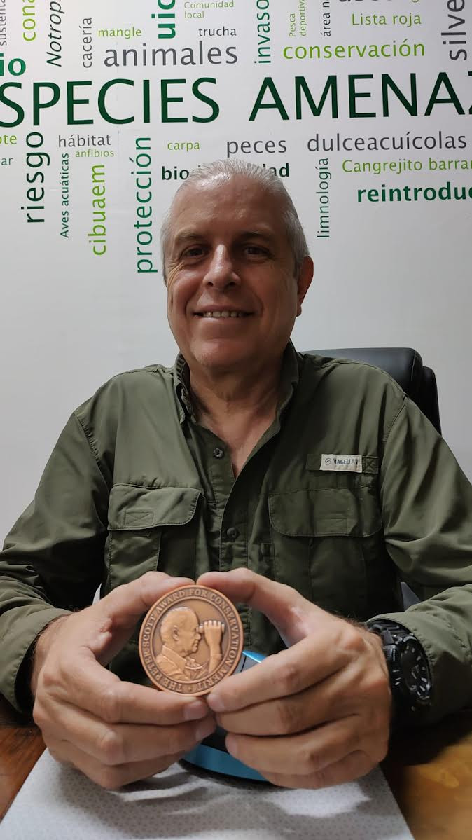 Investigador del CIB, primer mexicano en recibir el Premio Sir Peter Scott al Mérito en la Conservación