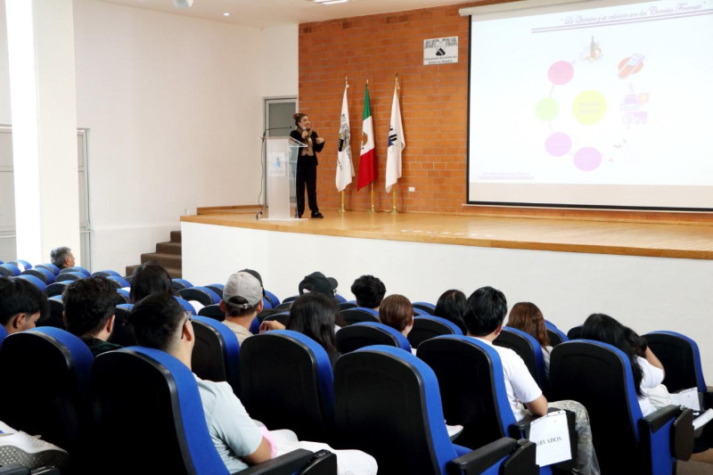 Con actividades académicas y sus puertas abiertas celebra la FCQeI el Día del Químico