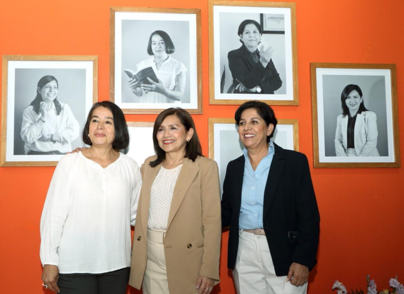 Inauguran Violeta en el aire, exposición fotográfica de mujeres universitarias